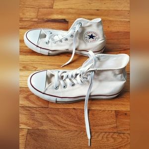 Women's Converse Chuck Taylor High Top Sneakers. Size 7. Like new condition.